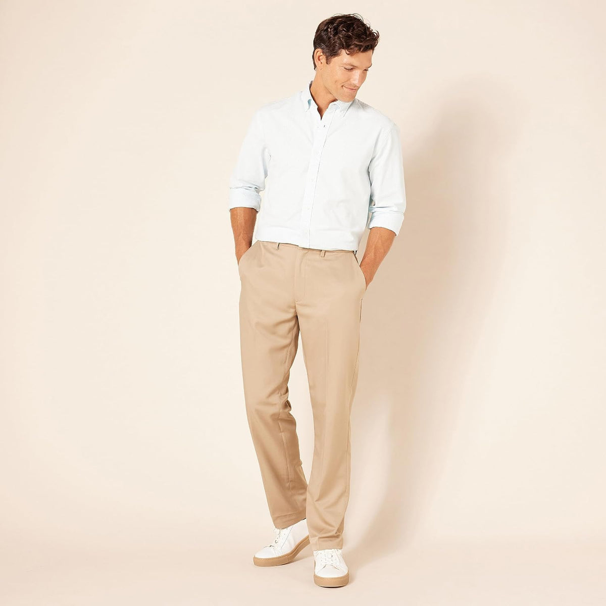Amazon Essentials Men's Classic-Fit Expandable-Waist Flat-Front Dress Pants