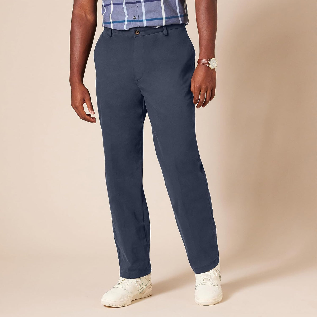 Amazon Essentials Men's Classic-Fit Wrinkle-Resistant Flat-Front Chino Pant (Available in Big & Tall)